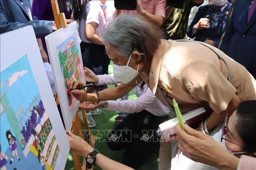 โครงการของสมเด็จพระกนิษฐาธิราชเจ้า กรมสมเด็จพระเทพรัตนราชสุดาฯ เจ้าฟ้ามหาจักรีสิรินธร ช่วยยกระดับคุณภาพชีวิตให้แก่เด็กจังหวัดกว๋างจิ - ảnh 1