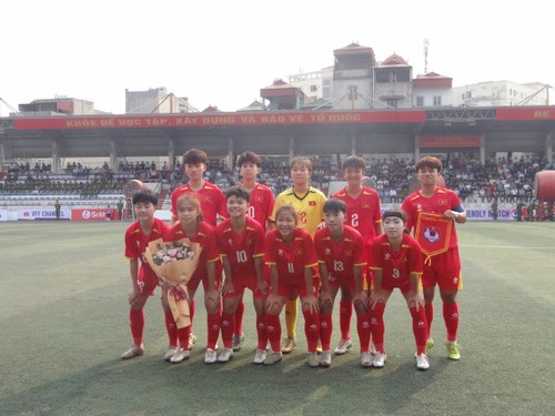 ฟุตบอลหญิงรายการกระชับมิตรรุ่นอายุไม่เกิน 17 ปี  เวียดนามชนะไทย 2-1  - ảnh 11