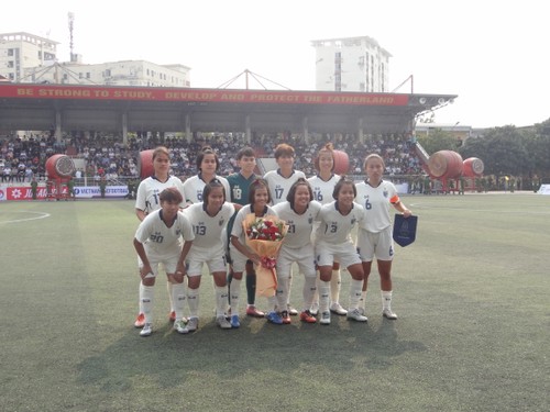 ฟุตบอลหญิงรายการกระชับมิตรรุ่นอายุไม่เกิน 17 ปี  เวียดนามชนะไทย 2-1  - ảnh 12