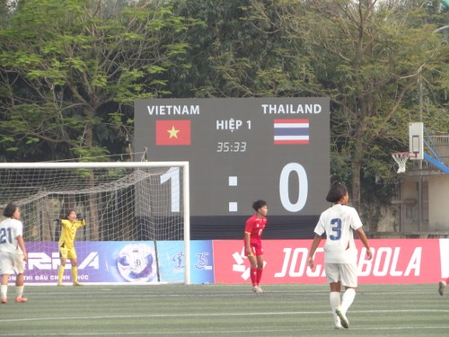 ฟุตบอลหญิงรายการกระชับมิตรรุ่นอายุไม่เกิน 17 ปี  เวียดนามชนะไทย 2-1  - ảnh 16
