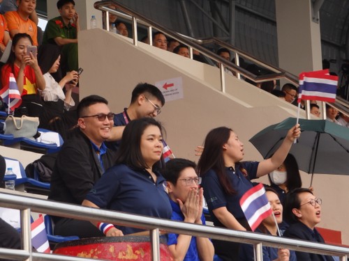 ฟุตบอลหญิงรายการกระชับมิตรรุ่นอายุไม่เกิน 17 ปี  เวียดนามชนะไทย 2-1  - ảnh 21