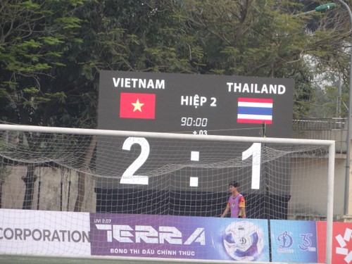 ฟุตบอลหญิงรายการกระชับมิตรรุ่นอายุไม่เกิน 17 ปี  เวียดนามชนะไทย 2-1  - ảnh 23