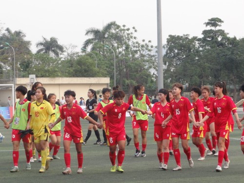 ฟุตบอลหญิงรายการกระชับมิตรรุ่นอายุไม่เกิน 17 ปี  เวียดนามชนะไทย 2-1  - ảnh 24