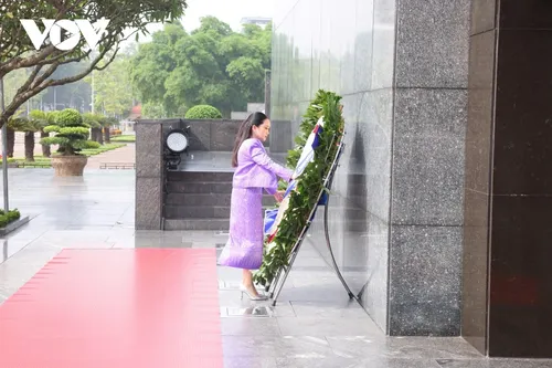 นายกรัฐมนตรีฝ่ามมิงชิ้งเป็นประธานพิธีต้อนรับนางสาว แพทองธาร ชินวัตร นายกรัฐมนตรีไทย - ảnh 10