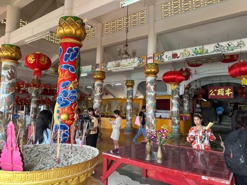 ศาลเจ้าพ่อเขาใหญ่ แหล่งที่ยึดเหนี่ยวทางจิตใจและเชื่อมโยงวัฒนธรรมบนเกาะสีชัง - ảnh 1