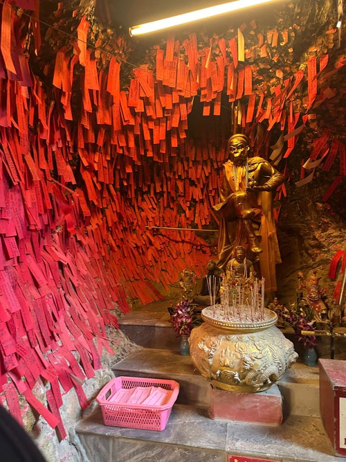 ศาลเจ้าพ่อเขาใหญ่ แหล่งที่ยึดเหนี่ยวทางจิตใจและเชื่อมโยงวัฒนธรรมบนเกาะสีชัง - ảnh 6