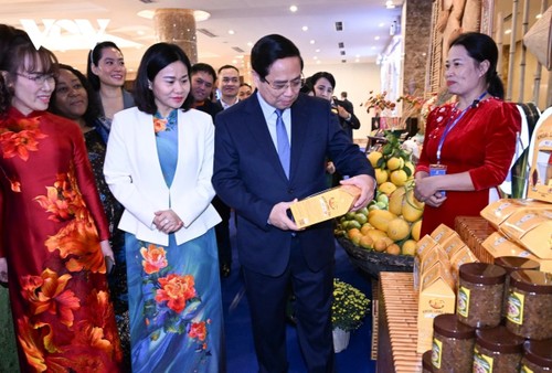 การประชุมสรุปโครงการช่วยเหลือสตรีทำธุรกิจสตาร์ทอัพ - ảnh 3