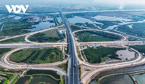 จังหวัดกว๋างนิงจัดเก็บรายรับเข้างบประมาณในปี 2025 เพิ่มขึ้นร้อยละ 43 เมื่อเทียบกับเป้าหมาย - ảnh 1