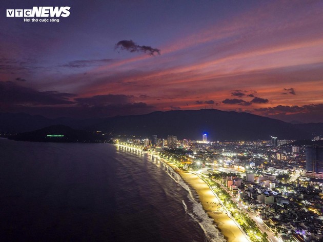 Night falls, Gia Lai’s coast sparkles