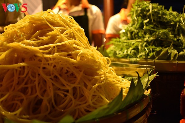 Mientras, el italiano Andrea Chetta usa tallarines en lugar de fideos vietnamitas.