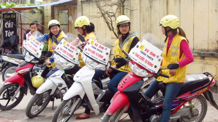 Conductoras hermosas de mototaxi de dos ruedas  - ảnh 10