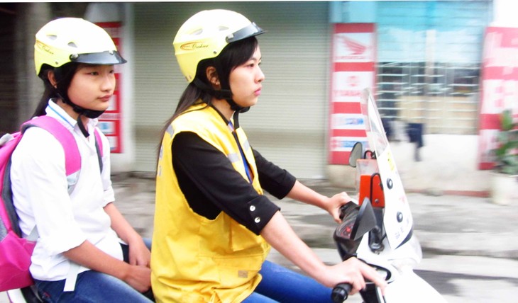 Conductoras hermosas de mototaxi de dos ruedas  - ảnh 5