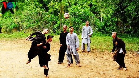 Un partido del fútbol en la pagoda de Tu Hieu - ảnh 13