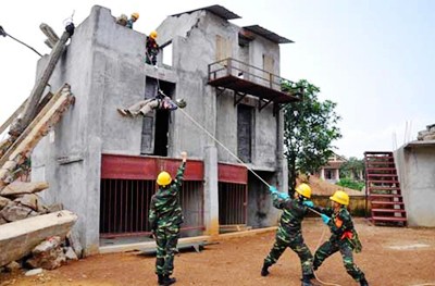 Ejército vietnamita aboga por intensificar cooperación mundial frente a los desastres naturales - ảnh 1