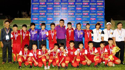 Vietnam gana el campeonato fútbol femenino sub 14 del sudeste de Asia - ảnh 1