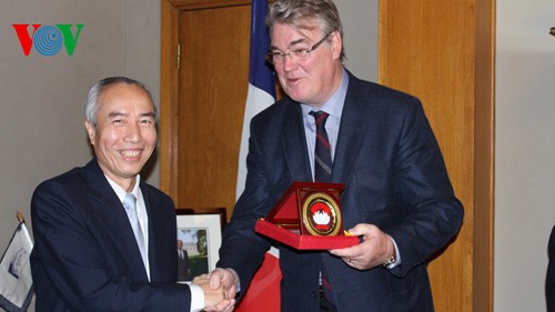 Vietnam y Francia facilitan la cooperación bilateral en el desarrollo socioeconómico y político - ảnh 1