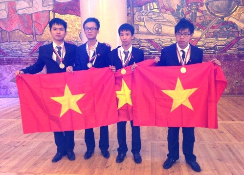 Vietnam logra una medalla de oro y tres de plata en Olimpiada de Química - ảnh 1