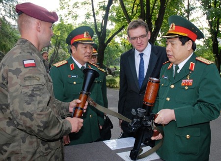 Vietnam fomenta la cooperación militar con Polonia - ảnh 1