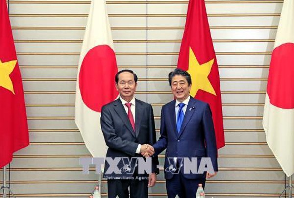 Vietnam y Japón emiten la declaración conjunta sobre la cooperación binacional hacia el futuro - ảnh 1