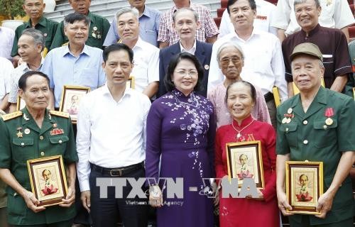 Vietnam alienta una mayor atención a las personas con méritos revolucionarios - ảnh 1