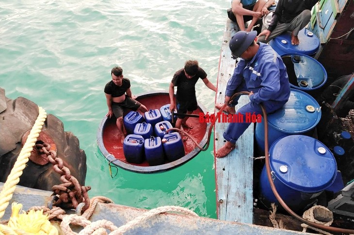 La esclusa marítima de Sinh Ton, soporte para los pescadores en Truong Sa - ảnh 2