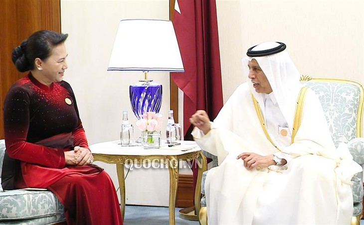 Líder del Legislativo de Vietnam conversa con presidente del Consejo de la Shura de Qatar - ảnh 1