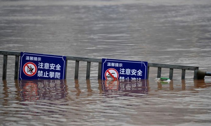 Dirigentes de Vietnam muestran empatía con víctimas de torrentes en China - ảnh 1