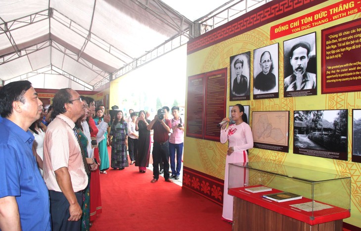 Inauguran exposición sobre los aportes del presidente Ton Duc Thang a la Revolución vietnamita - ảnh 1