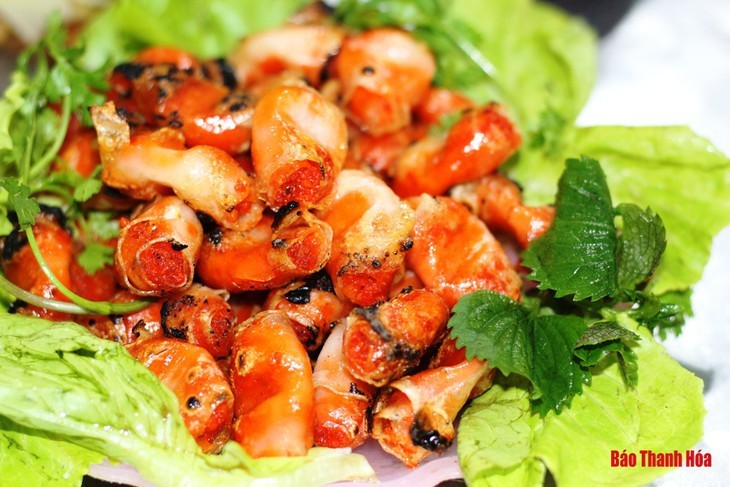 “Chả tôm” o rollo de camarones o gambas, una especialidad de Thanh Hoa - ảnh 1