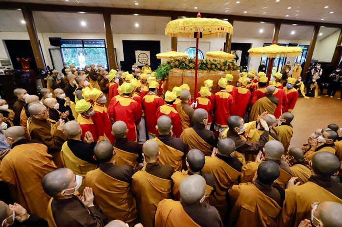 Despedida del Maestro Zen Thich Nhat Hanh en la pagoda de Tu Hieu - ảnh 1