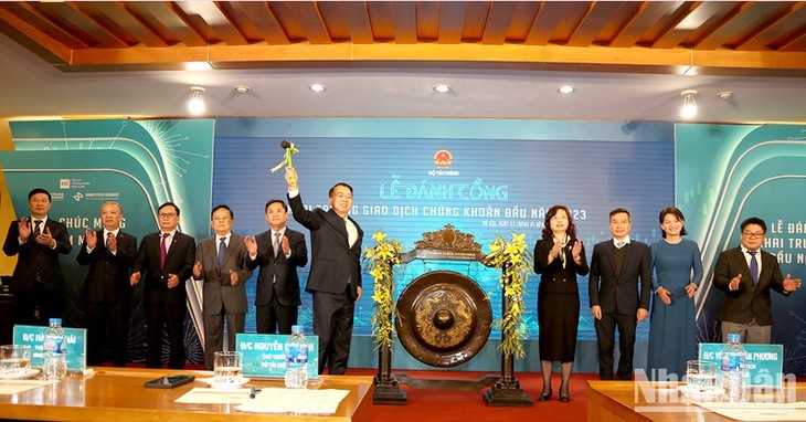 Nuevas esperanzas del mercado bursátil de Vietnam en 2023 - ảnh 1