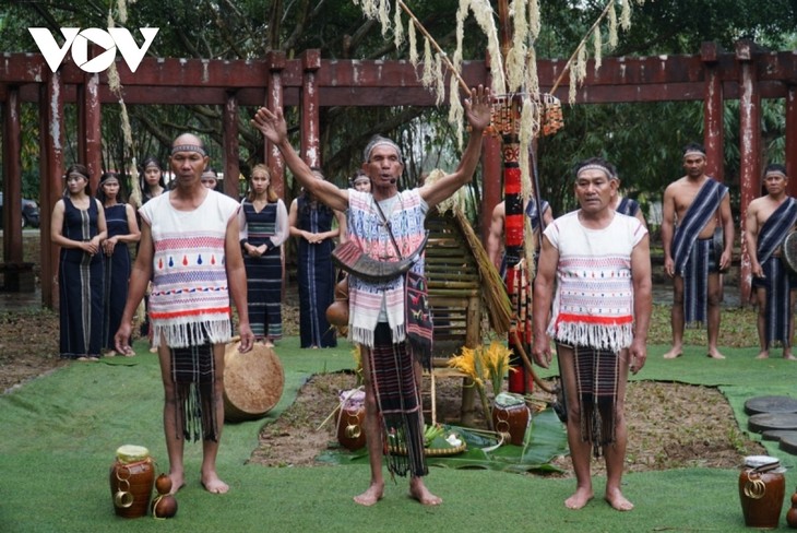 K´Tieu y su exitosa misión de preservar el sonido de los gongs de su pueblo  - ảnh 1