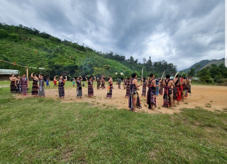 Tung tung da da: la danza tradicional de los Co Tu - ảnh 1