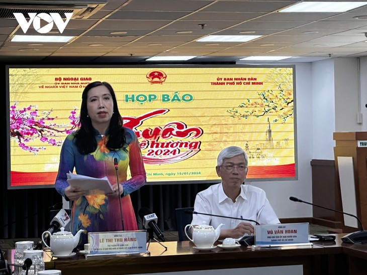 Vietnamitas en el extranjero celebran el programa “Primavera en la Patria” de 2024 en Ciudad Ho Chi Minh - ảnh 1