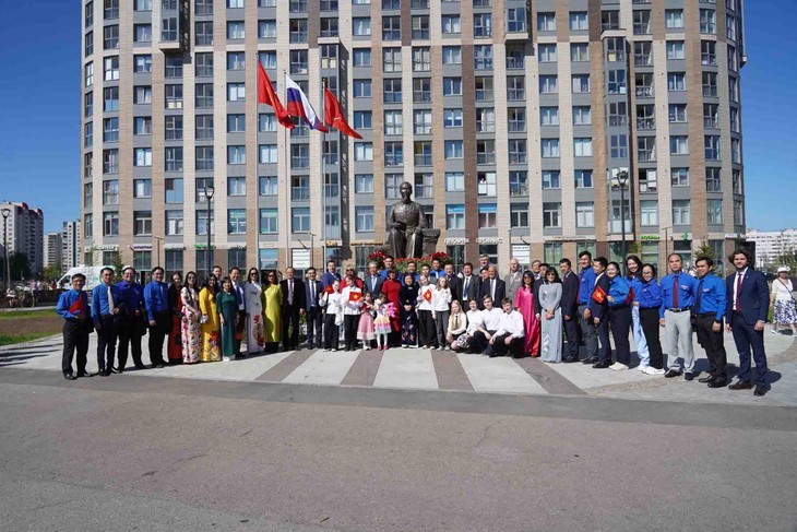 Solemne ceremonia en Rusia para conmemorar 134.º aniversario del natalicio del presidente Ho Chi Minh - ảnh 1