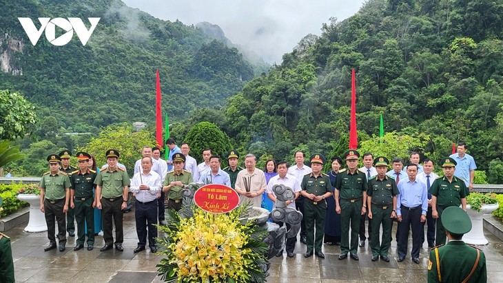 Presidente de Vietnam rinde homenaje al prócer Ho Chi Minh en Pac Bo - ảnh 1