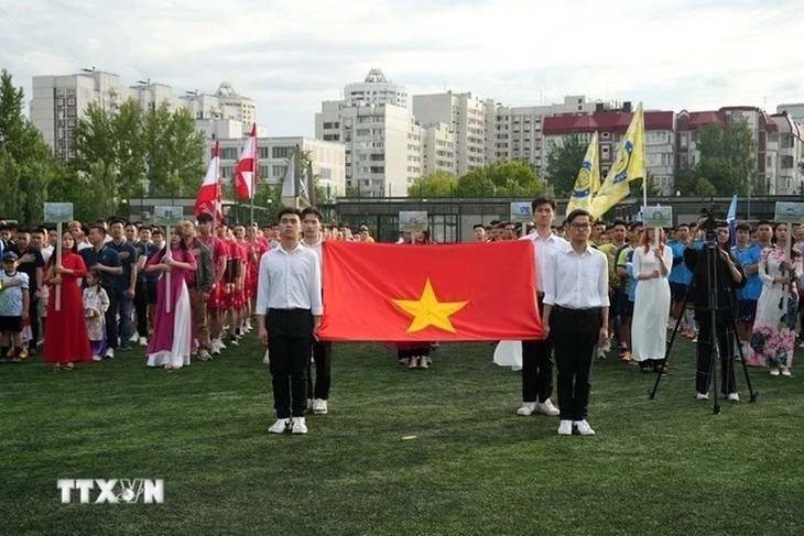 Arranca el torneo de fútbol para vietnamitas en Rusia - ảnh 1