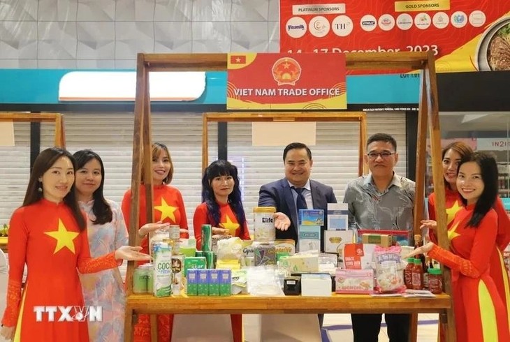 Productos vietnamitas resaltan en feria de alimentos y bebidas de Malasia - ảnh 1