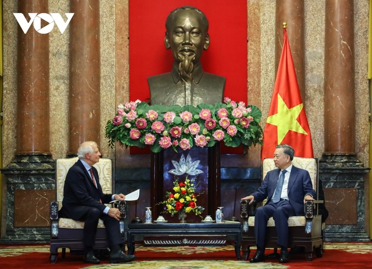 Presidente de Vietnam recibe al vicepresidente de la Comisión Europea Josep Borrell Fontelles - ảnh 1