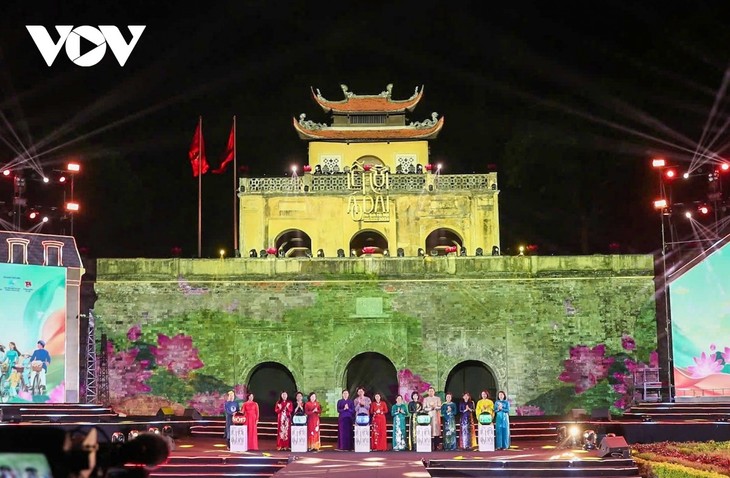 Festival Ao Dai de Turismo de Hanói 2024 en honor de la quintaesencia del traje tradicional de Vietnam - ảnh 1