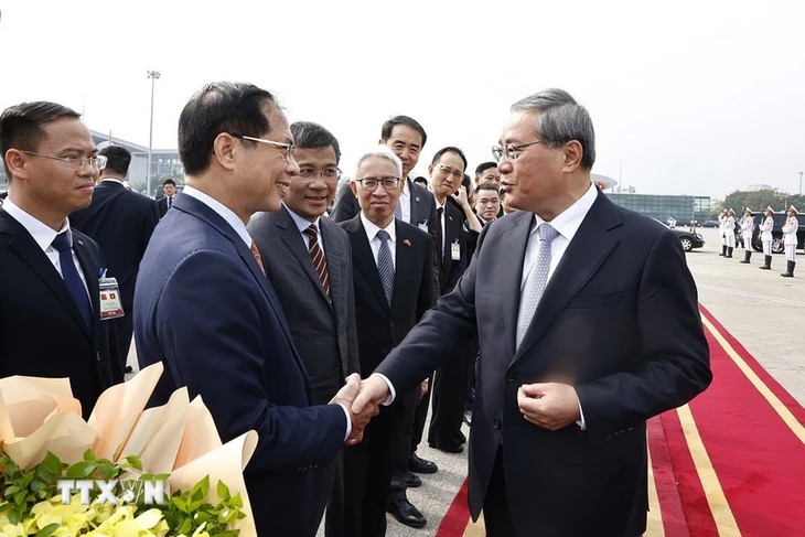 Finaliza la visita del Primer Ministro de China a Vietnam - ảnh 1