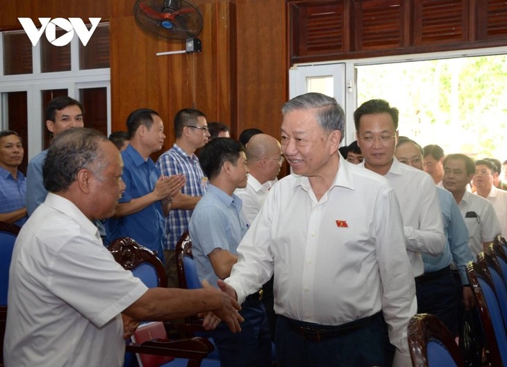 Máximo líder de Vietnam se reúne con votantes en Hung Yen