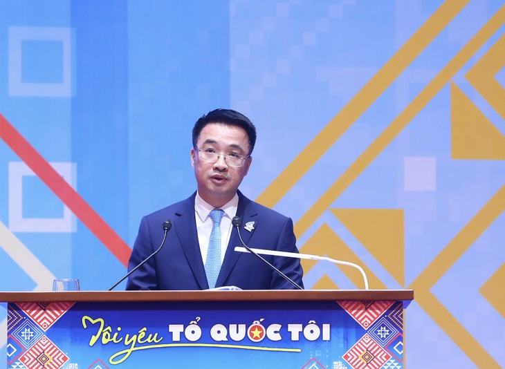 ສ​້າງ​ຊາວ​ໜຸ່ມ​ຫວຽດ​ນາມ ໃຫ້​ມີ​ອຸ​ດົມ​ການ​ປະ​ຕິ​ວັດ, ມີ​ນ້ຳ​ໃຈ​ຮັກ​ຊາດ ແລະ​ ຄວາມເອກ​ອ້າງ​ທະ​ນົງ​ໃຈ​ແຫ່ງ​ຊາດ - ảnh 1