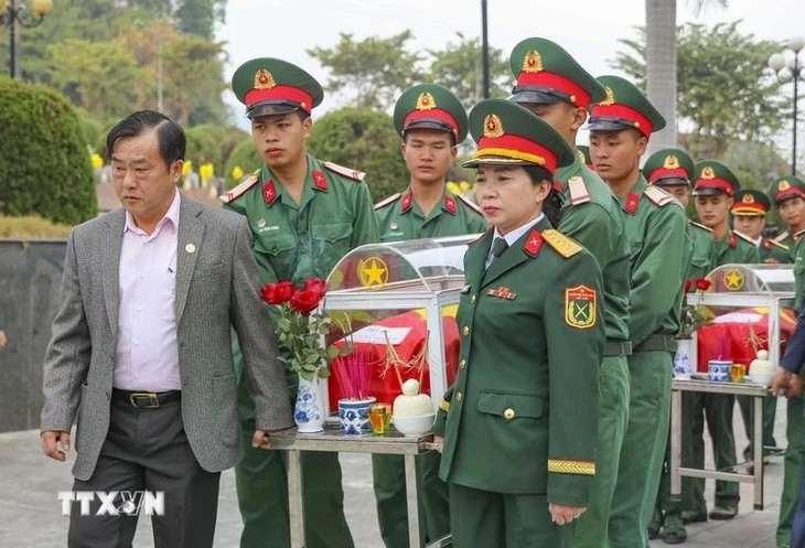 Actividad de gratitud a soldados voluntarios de Vietnam caídos en Laos - ảnh 1