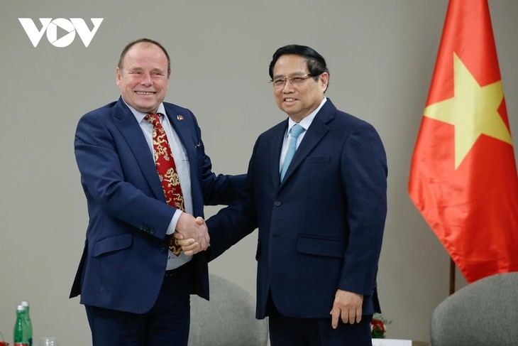 El primer ministro Pham Minh Chinh recibe al presidente de la Asociación de Amistad República Checa-Vietnam - ảnh 1