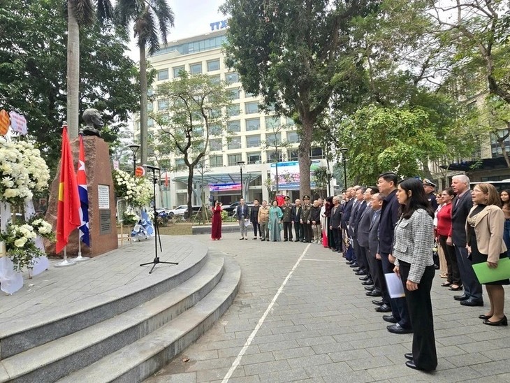 Ceremonia en Hanói conmemora 172 años del nacimiento del héroe cubano José Martí  - ảnh 2