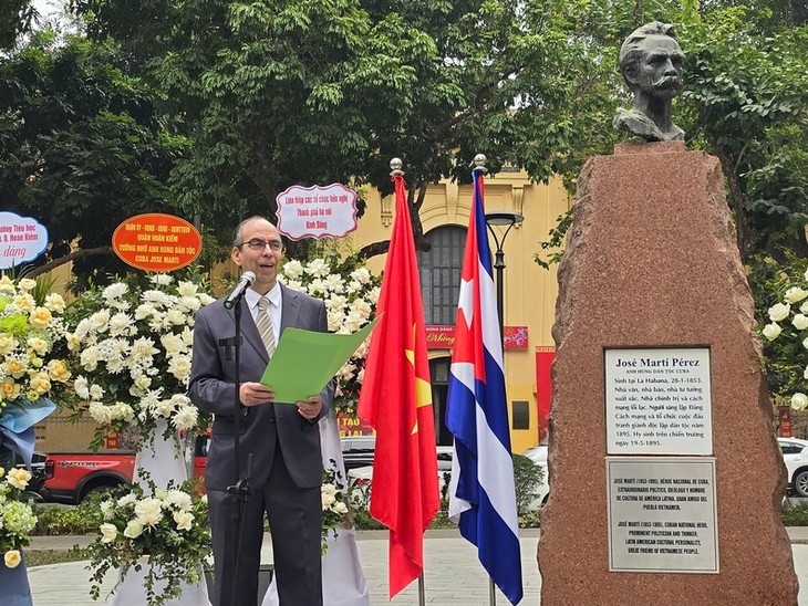 Ceremonia en Hanói conmemora 172 años del nacimiento del héroe cubano José Martí  - ảnh 1