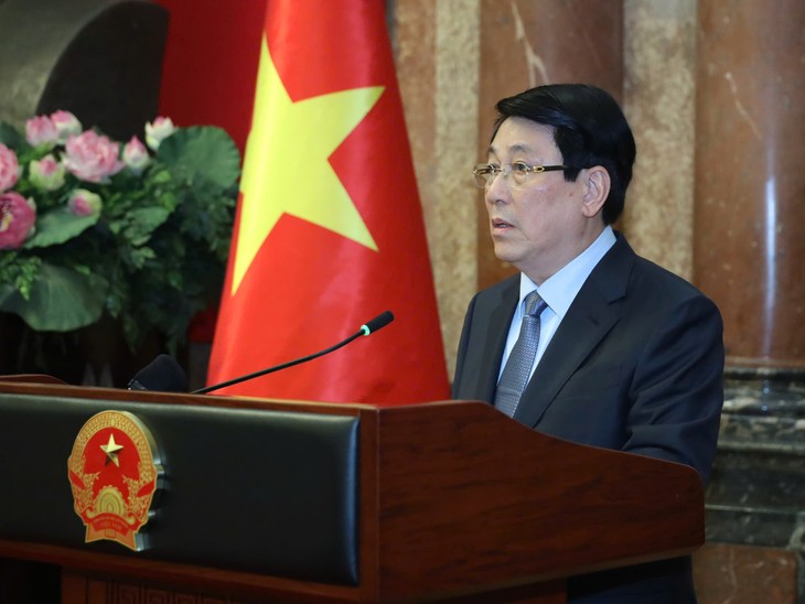 Mensaje de felicitación del Presidente de Vietnam con motivo del Año Nuevo Lunar de la Serpiente 2025 - ảnh 1