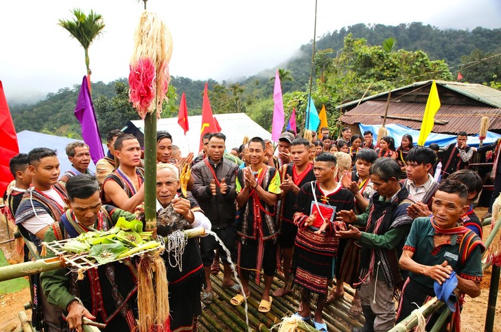 El Festival del abrevadero del pueblo Ca Dong - ảnh 1