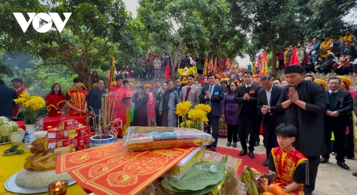 Son La celebra Festival de Ofrendas en el Templo de Dos Señoras Trung - ảnh 1